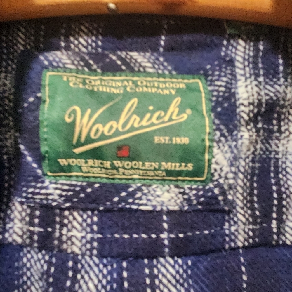 Woolrich Men’s Blue Plaid Flannel Shacket – 100% Cotton Button Down with Pockets - Picture 4 of 10